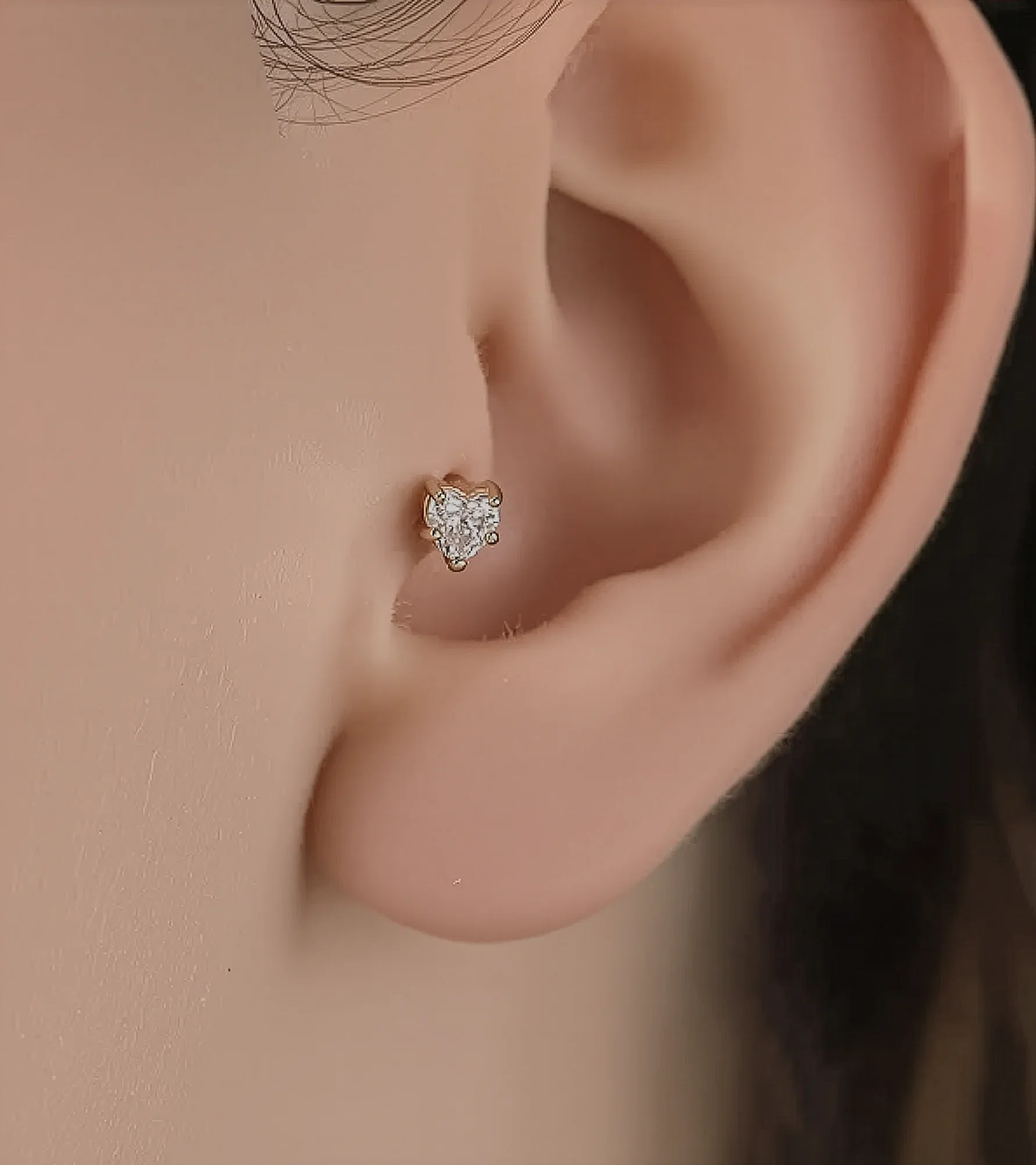 Kalp Tektaş Piercing (Tragus)