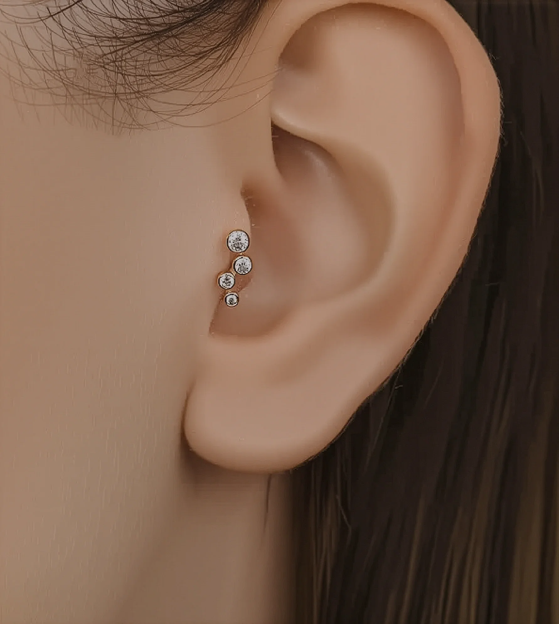 Dört Taş Piercing (Tragus)